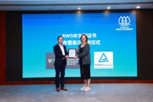 Mr. Weimin Fang, Greater China Systems Vice President, TÜV Rheinland, presents one of the first Chinese language AWS certificates to Ecolab