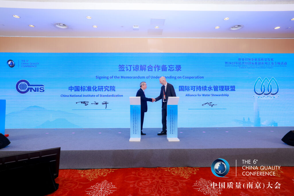 Adrian Sym, CEO of AWS, and Fangping Luo , Head of CNIS sign MoU